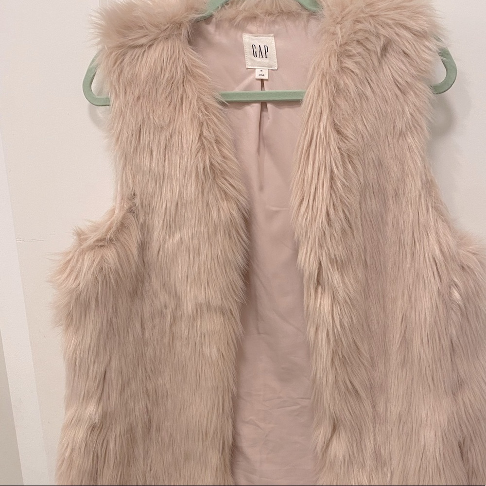 ✨MAKE AN OFFER✨ GORGEOUS Champaign Color GAP FAUX FUR VEST